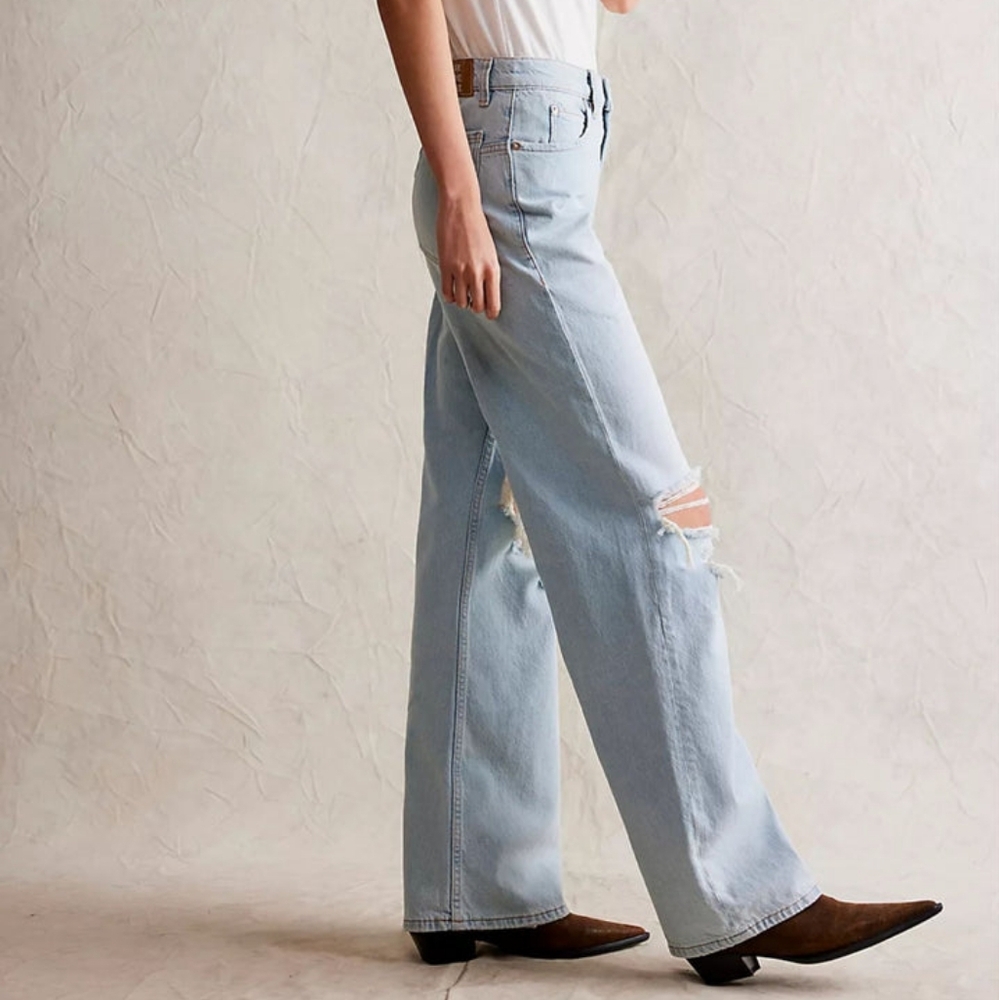 Free People We The Free Tinsley Baggy Ripped Boyfriend Jeans - Light Wash - Picture 3 of 14